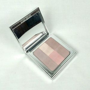 Bobbi Brown Brightening Nudes Finishing Powder